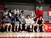 开云体育下载-包含热情欢周！篮球赛场上身手敏捷球员频现的词条