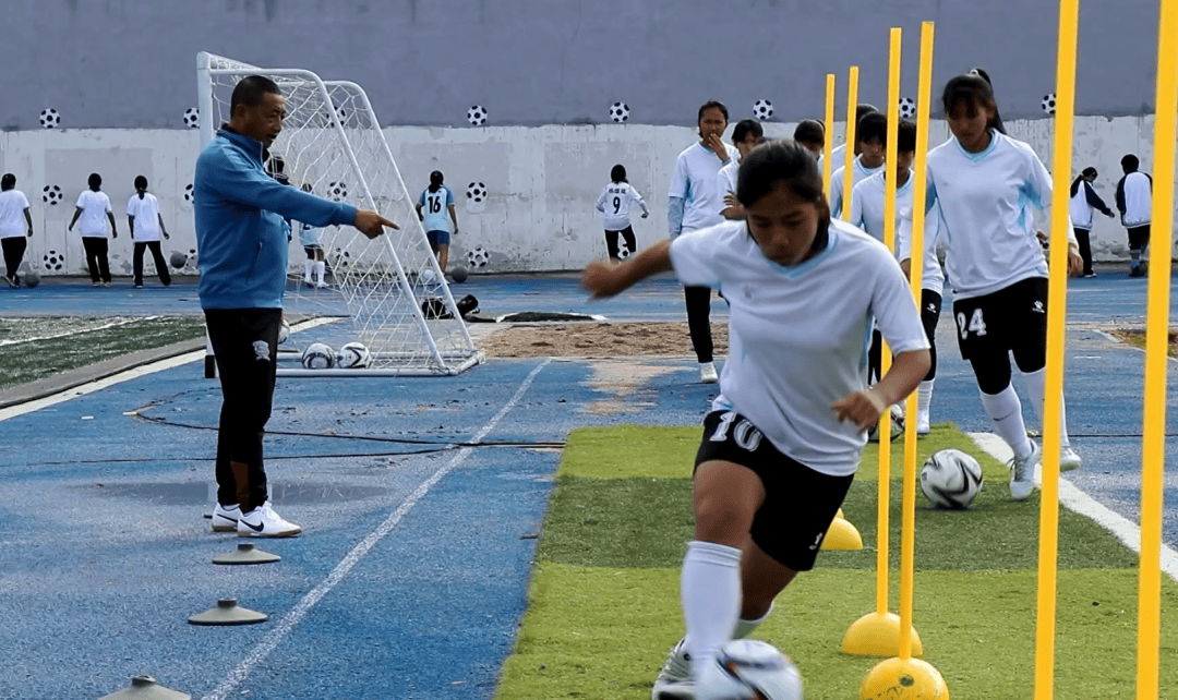 国际球场的女子足球比拼之争