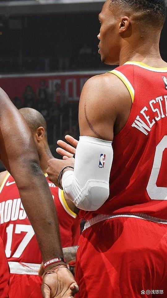 精准的传球和投篮技巧帮助球队夺取胜利的简单介绍