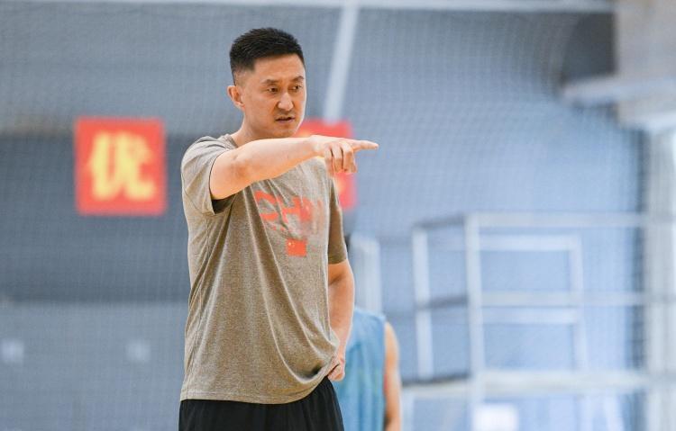 包含汉堡球队披荆斩棘，全力备战接下来赛程的词条