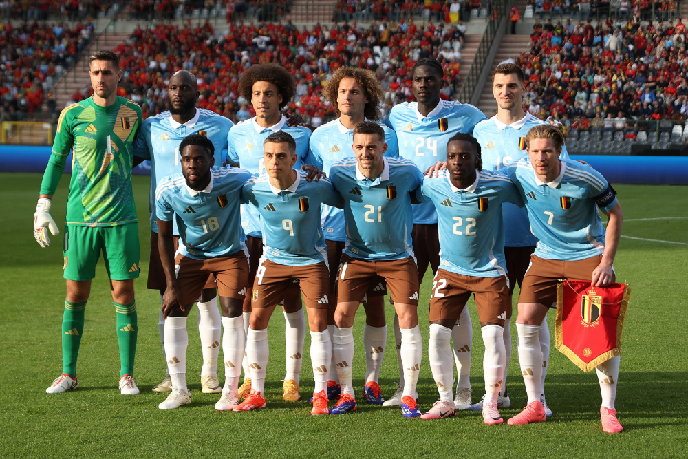 比利时国家队在比赛中碰到对手 比利时国家队在比赛中碰到对手