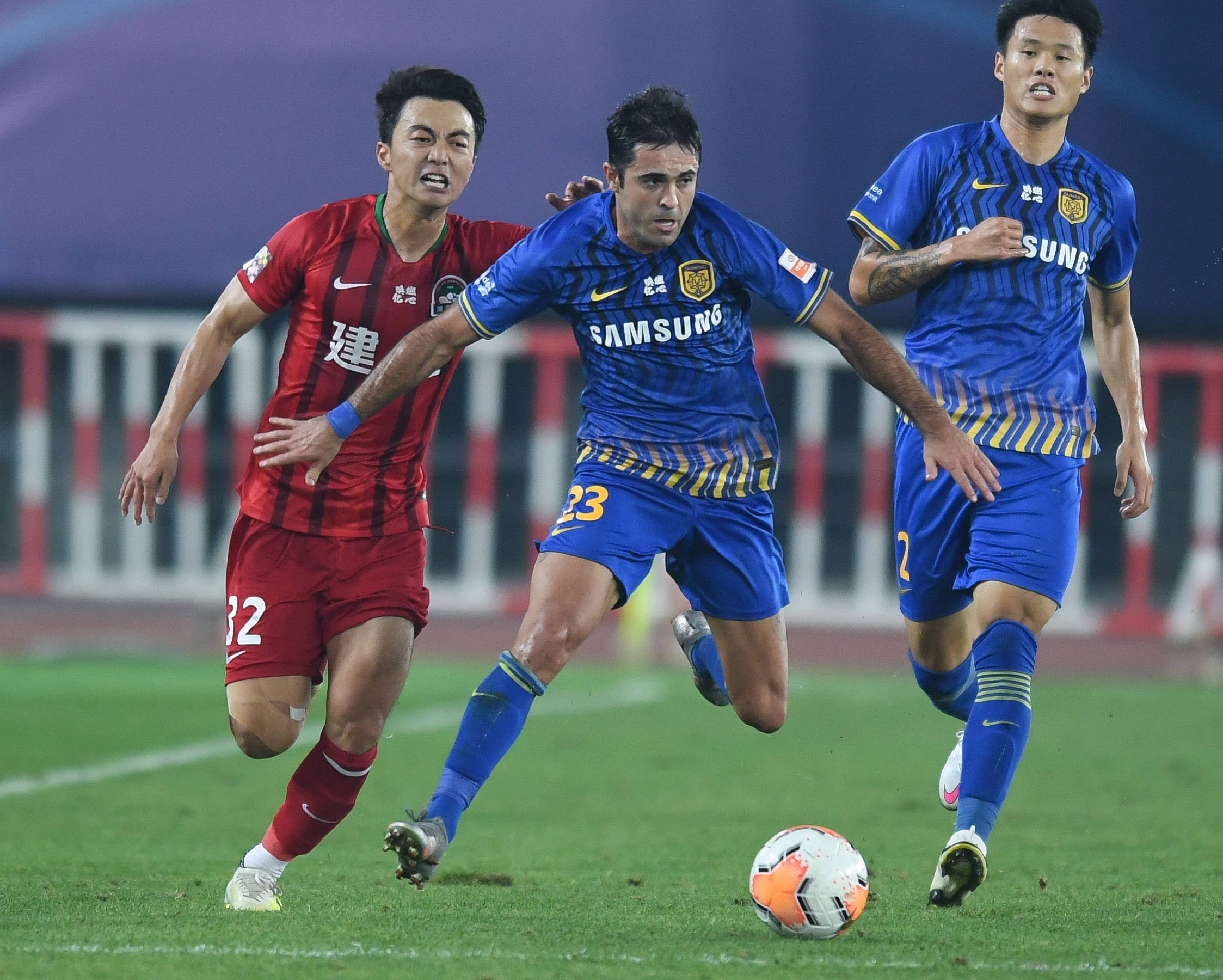 包含江苏苏宁连胜，一鼓作气力挑前行的词条