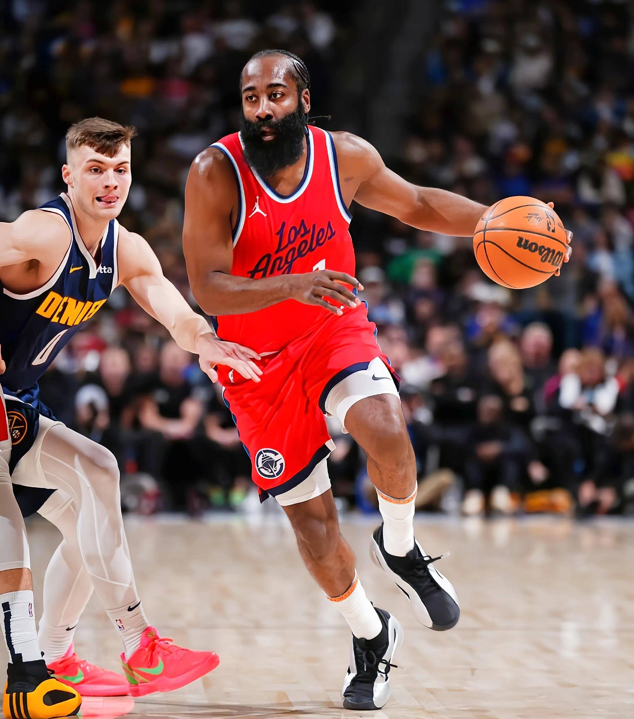 快船击败掘金，保持不败记录