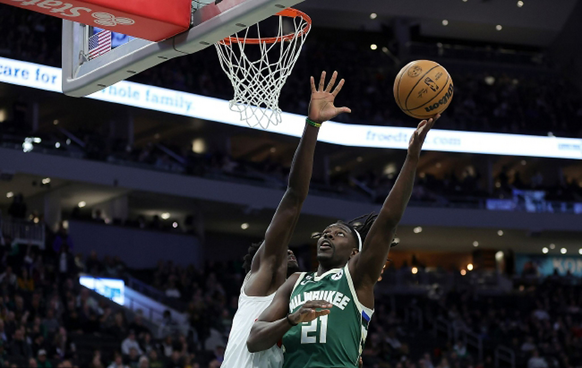 关于猛龙主场逆转雄鹿，西亚卡姆关键3分入账的信息