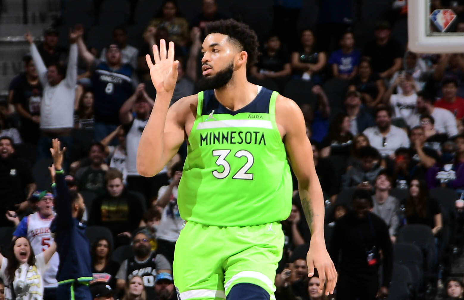 老鹰负马刺，唐斯独揽三双数据