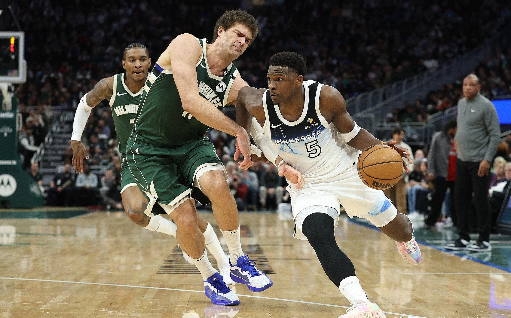 雄鹿轻取湖人继续领跑东部