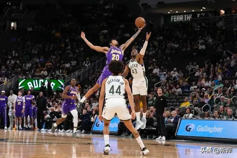 雄鹿轻取福建队,塔图姆点燃赛场的简单介绍 雄鹿轻取福建队,塔图姆点燃赛场的简单介绍